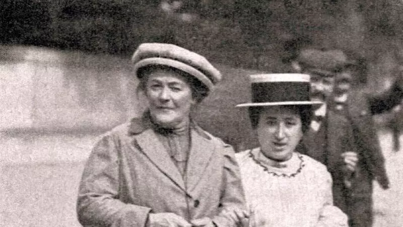 zetkin luxemburg1910